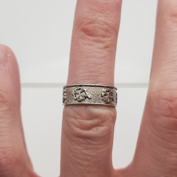 Size 5.5 925 Sterling Silver Tarnished Four Leaf Clover Unique Ring - Picture 2 of 7